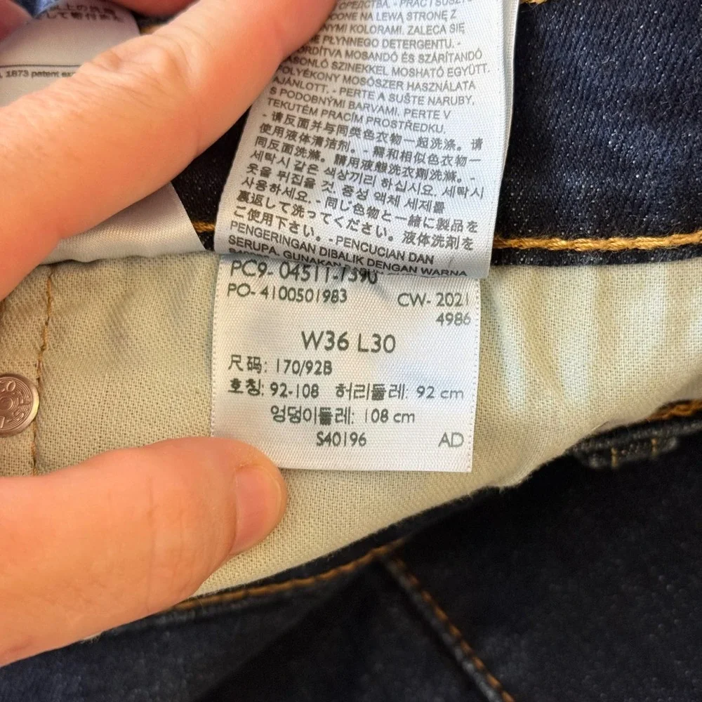 Levis measurements waist